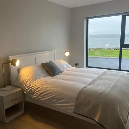 Dom wakacyjny Spectacular Ocean Views & Minutes To Cliffs- Clahane Shore