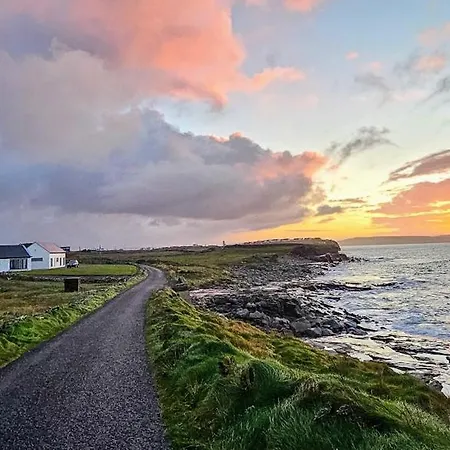 Spectacular Ocean Views & Minutes To Cliffs- Clahane Shore Dom wakacyjny
