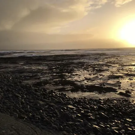 Дом отдыха Spectacular Ocean Views & Minutes To Cliffs- Clahane Shore Лисканнор