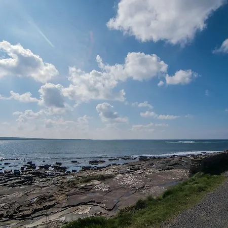 Spectacular Ocean Views & Minutes To Cliffs- Clahane Shore Дом отдыха Лисканнор