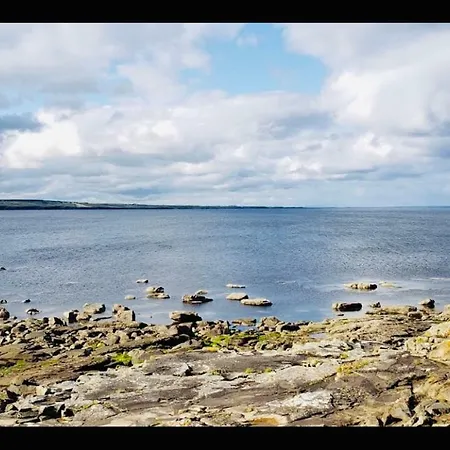 Dom wakacyjny Spectacular Ocean Views & Minutes To Cliffs- Clahane Shore *