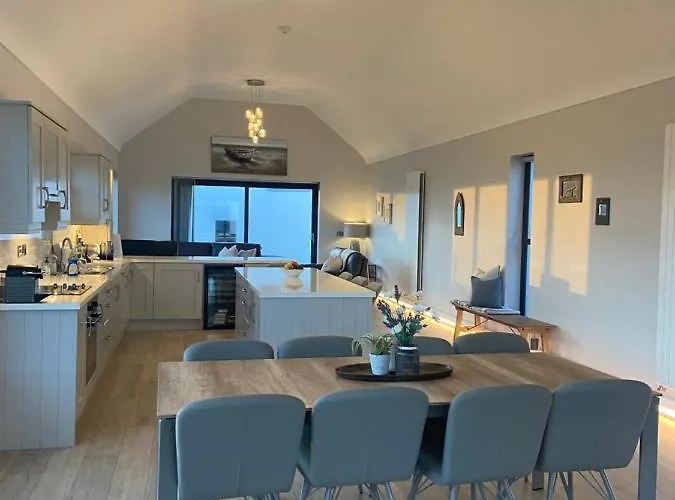 Spectacular Ocean Views & Minutes To Cliffs- Clahane Shore Holiday home