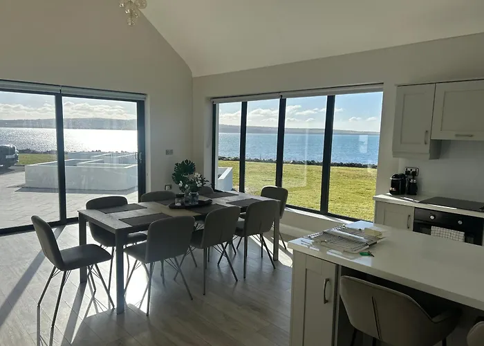 Spectacular Ocean Views & Minutes To Cliffs- Clahane Shore Holiday home *